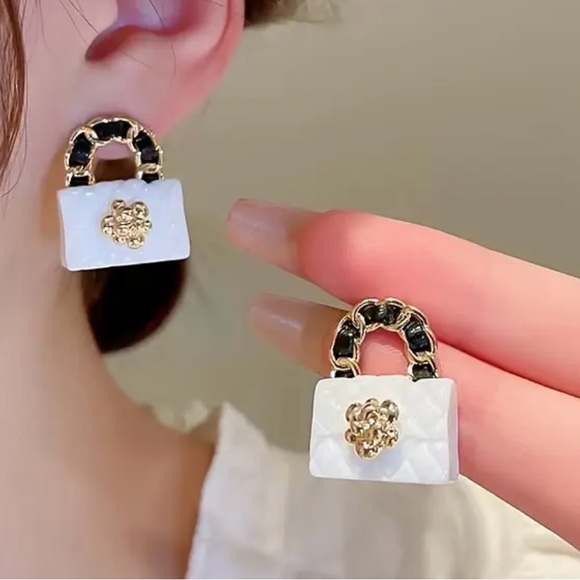 Elegant Miniature Bag Earrings - Picture 3 of 4